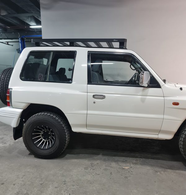 PAJERO/MONTERO SWB (2ND GEN) SLIMLINE II ROOF RACK KIT – KRMP012T