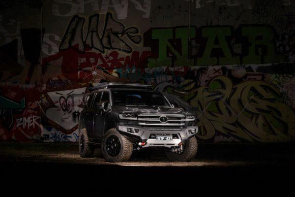 LC300 RAID BULL BAR