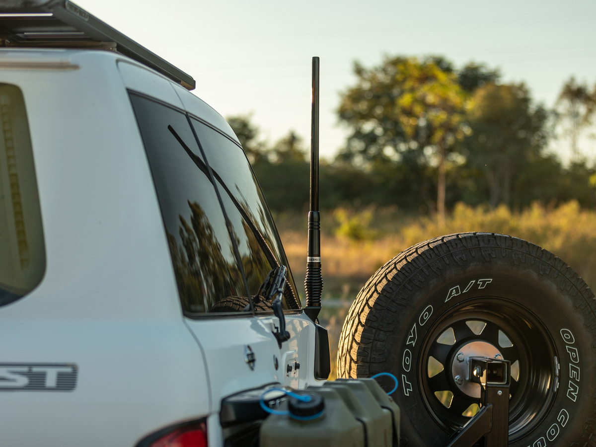 Y61 Rear Hinge Aerial Mount