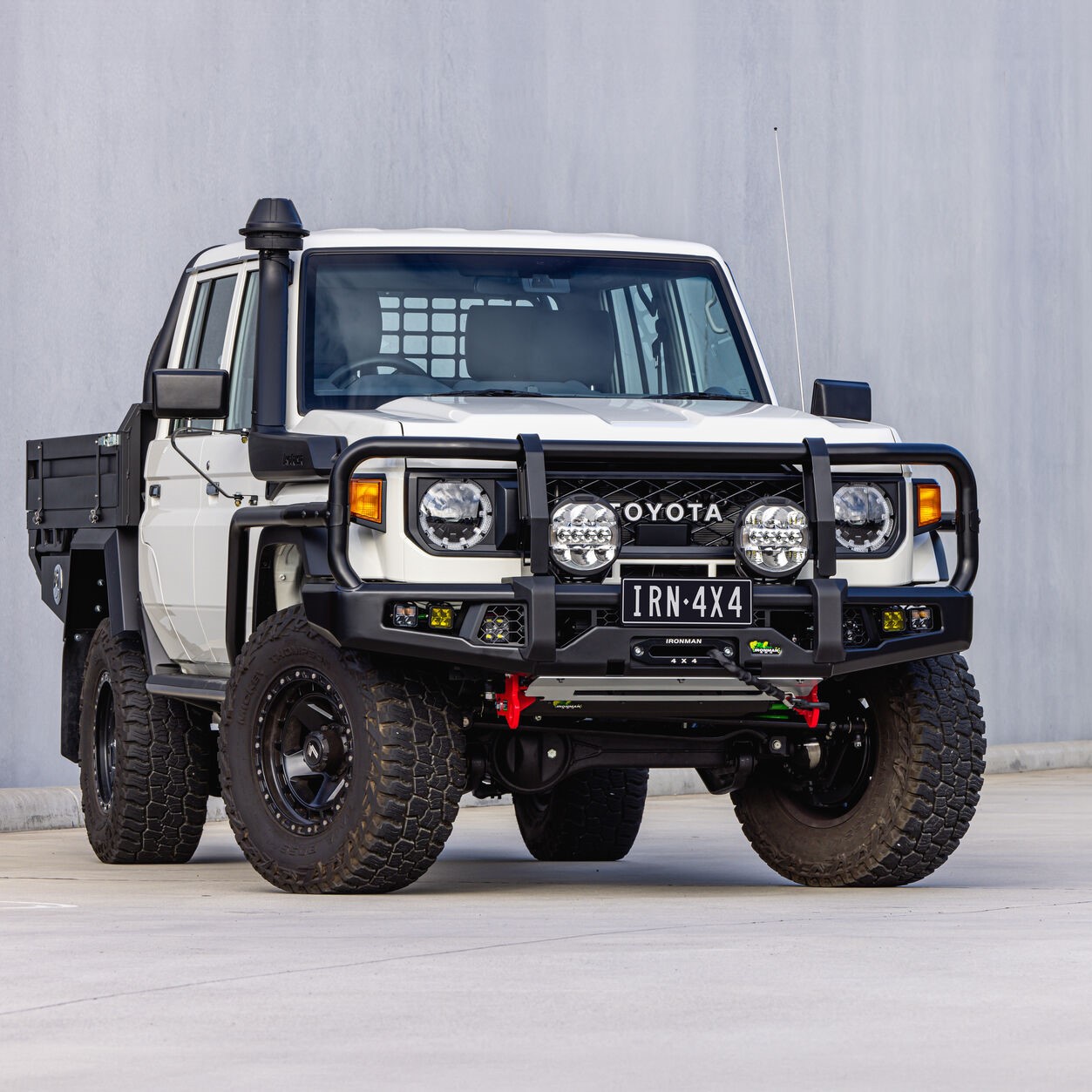 LC79/LC76/LC78/LC71 APEX BULL BAR with RECOVERY POINTS and WINCH COMPATIBLE