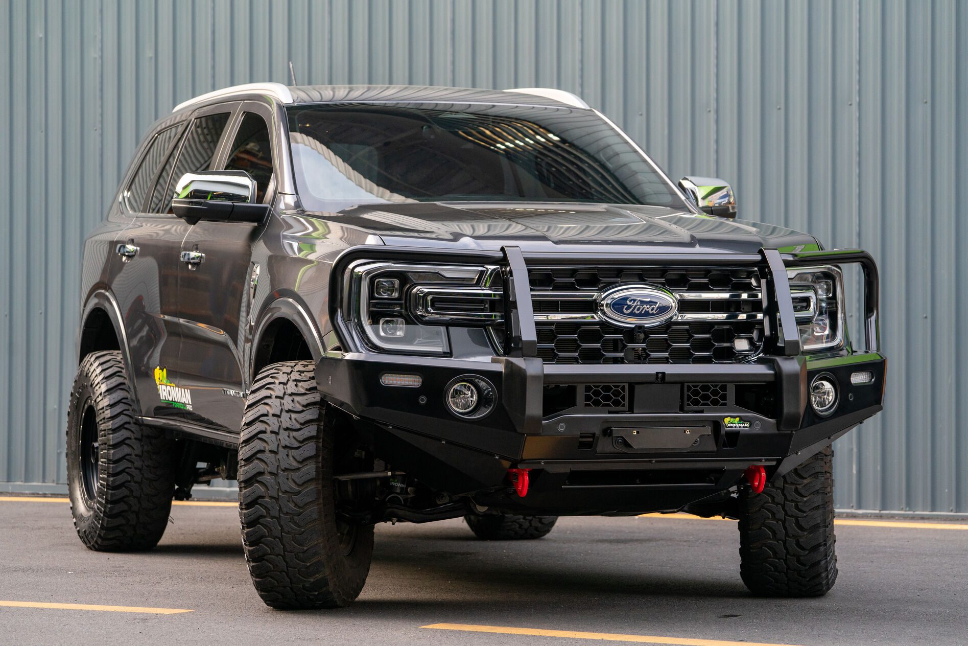 FORD EVEREST Deluxe Bull Bar