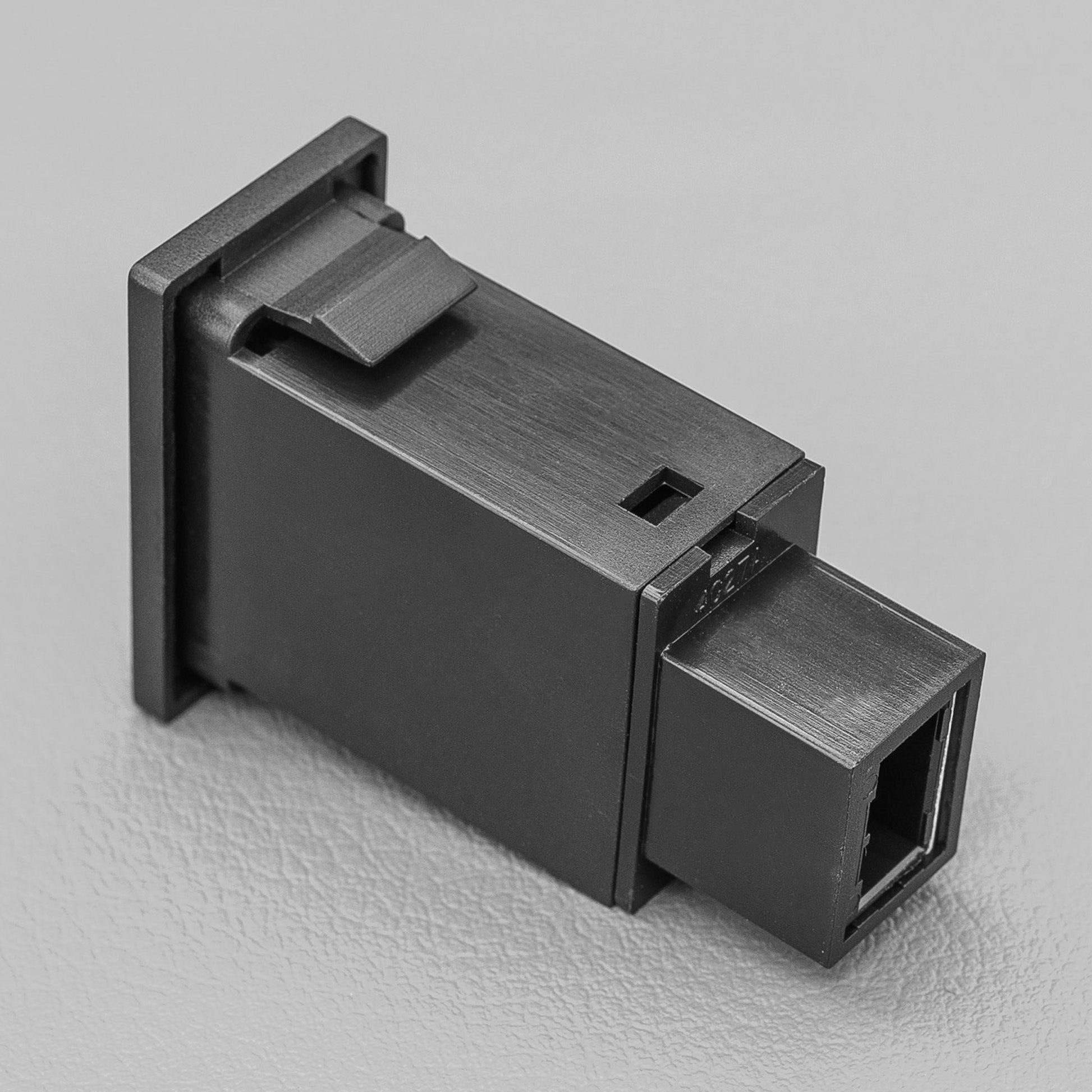 PUSH SWITCH TO SUIT TOYOTA 80 SERIES LANDCRUISER | DRIVING LIGHT